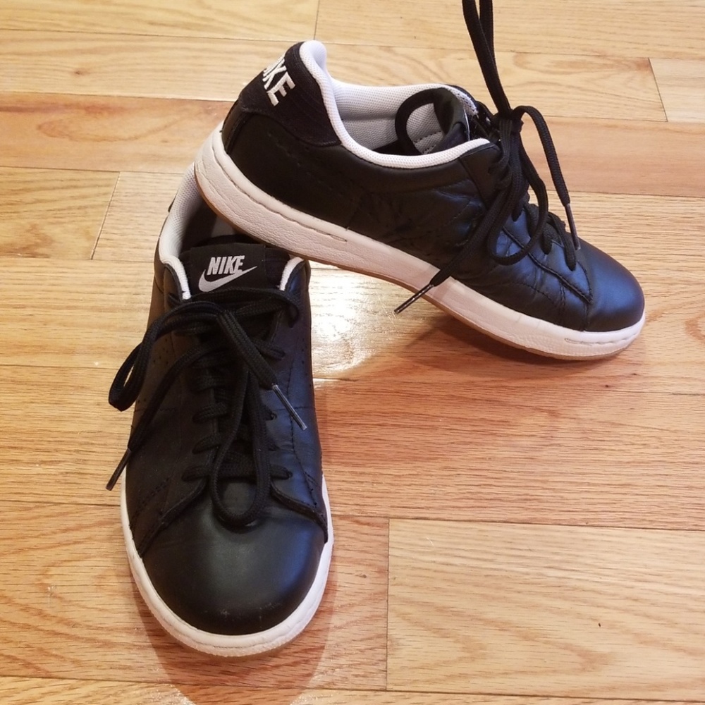 Black Nike